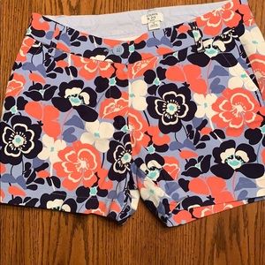 6P crown and ivy floral shorts